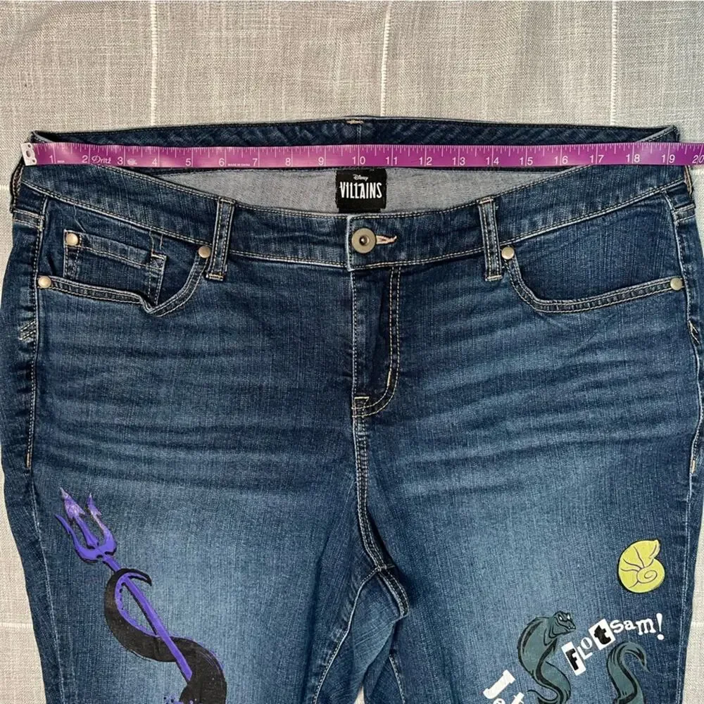 Torrid‎ 16 Bermuda Boyfriend Short Disney Villains Ursula Black Flotsam Jetsam